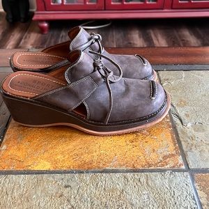 Donald Pliner chocolate brown suede wedge backless shoe size 7 new really cute